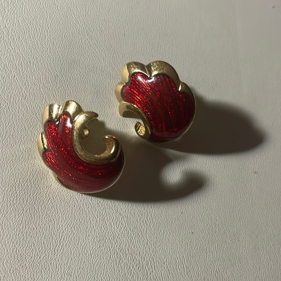 Vintage Avon Red Foil Scallop Pierced Ear Earrings - Picture 1 of 3